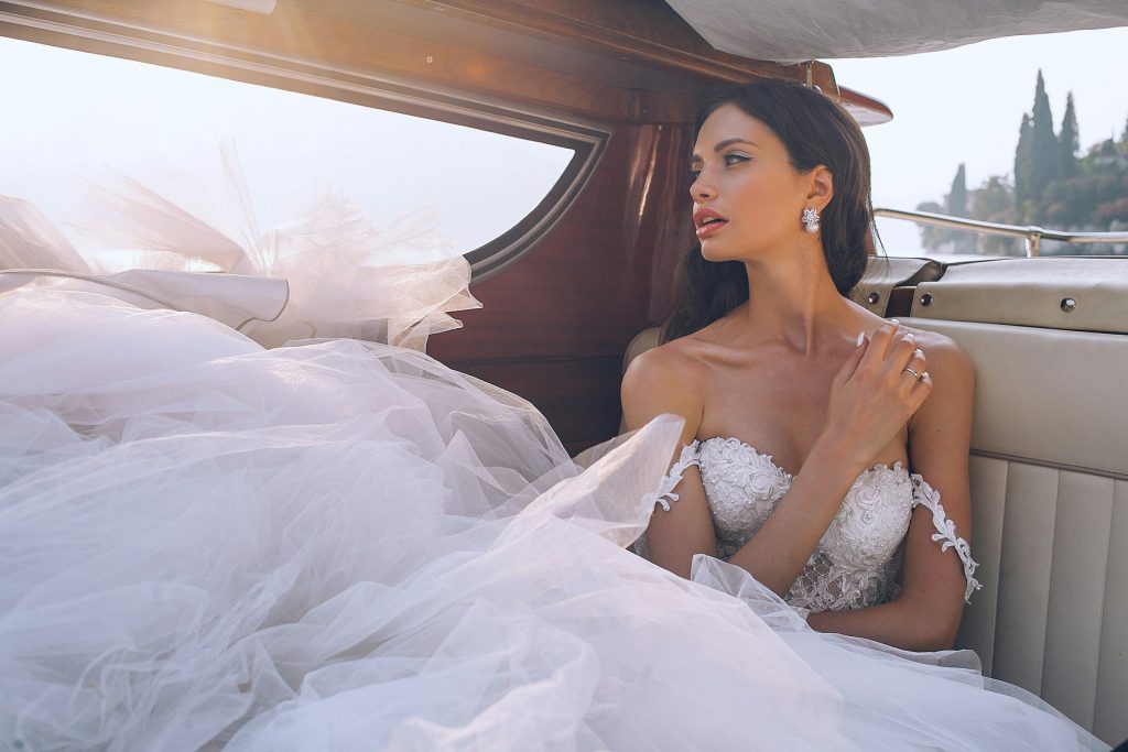 bride como lake destination wedding on Como lake unforgettable moments